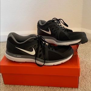 Men’s Nike dual fusion lite running shoes